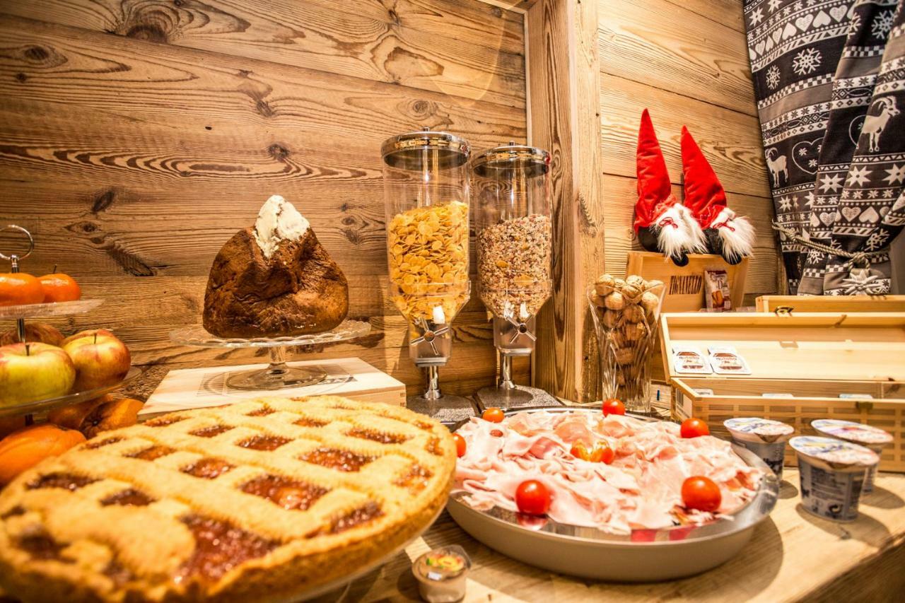Alpine Rooms Guesthouse Breuil-Cervinia Bagian luar foto