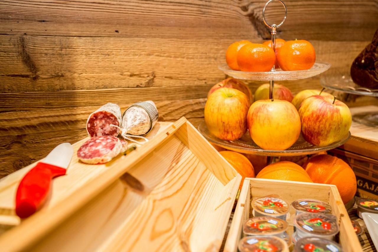 Alpine Rooms Guesthouse Breuil-Cervinia Bagian luar foto