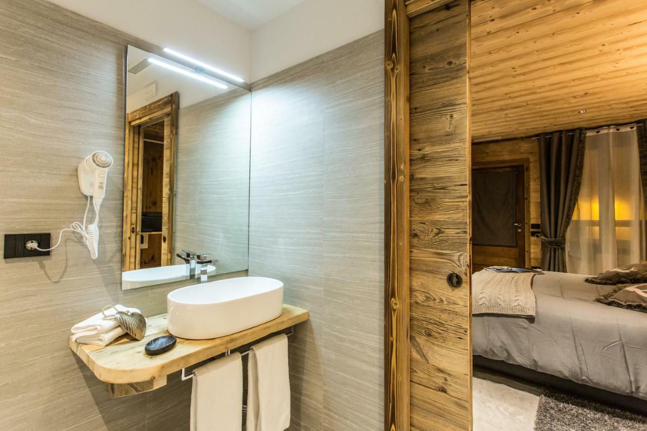 Alpine Rooms Guesthouse Breuil-Cervinia Bagian luar foto