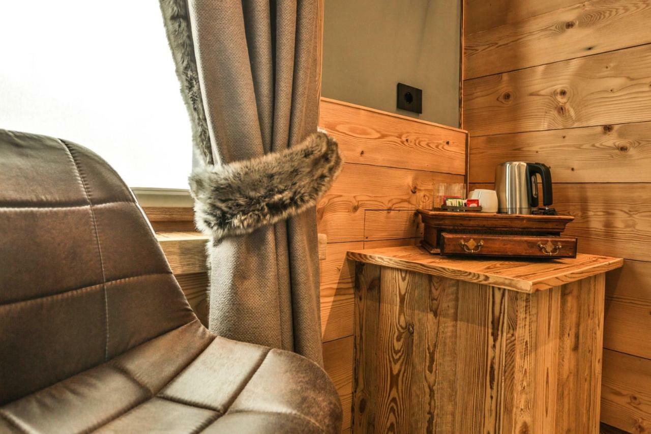 Alpine Rooms Guesthouse Breuil-Cervinia Bagian luar foto