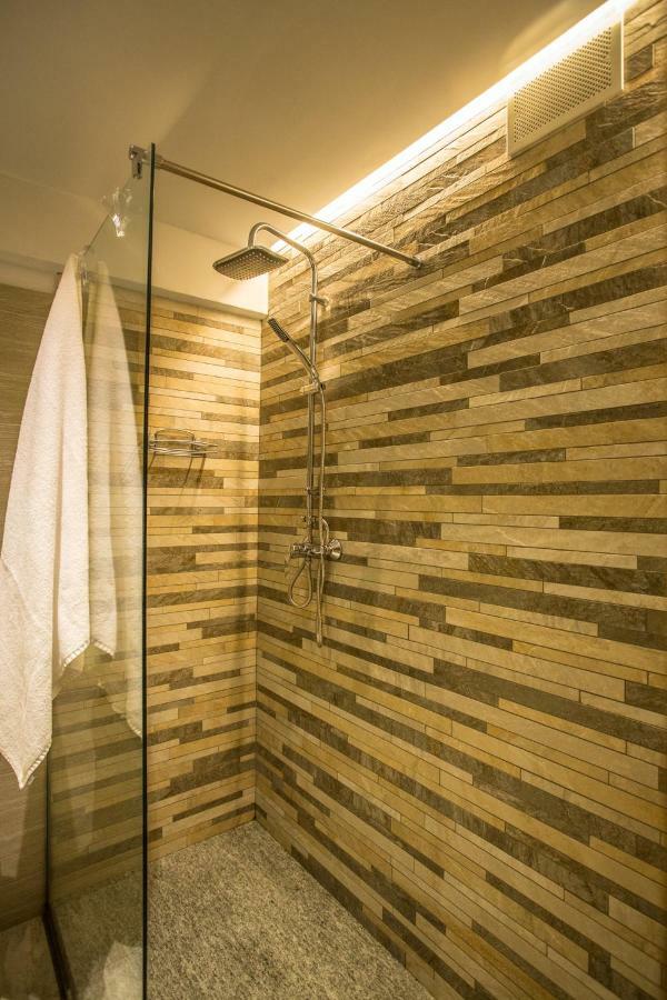 Alpine Rooms Guesthouse Breuil-Cervinia Bagian luar foto