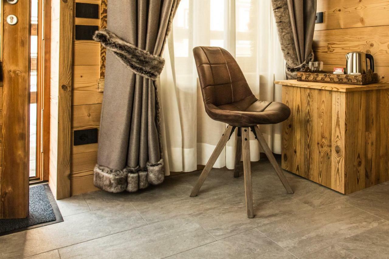 Alpine Rooms Guesthouse Breuil-Cervinia Bagian luar foto