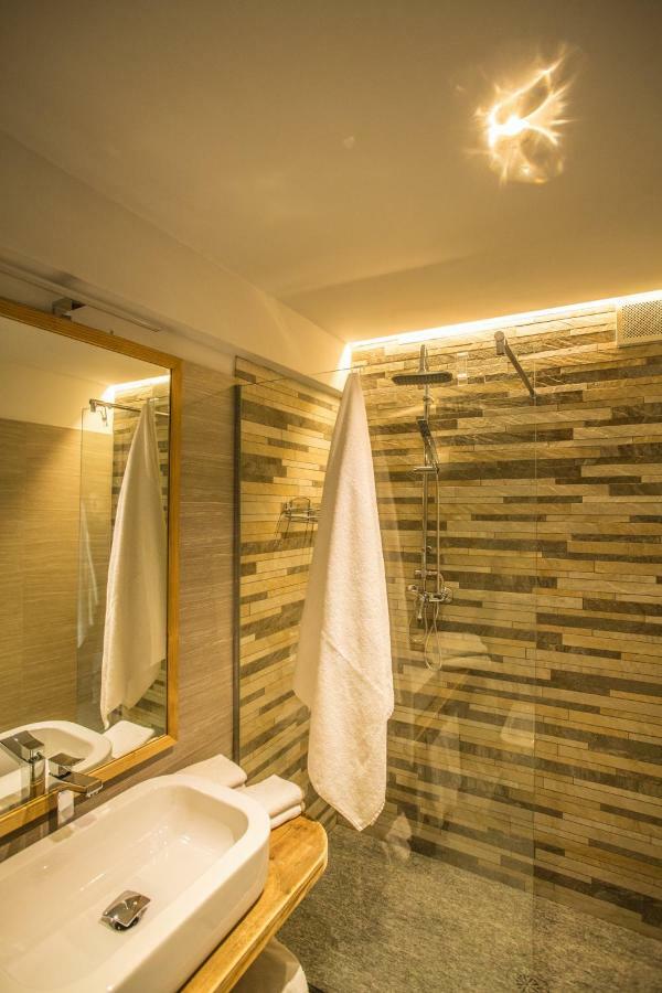 Alpine Rooms Guesthouse Breuil-Cervinia Bagian luar foto