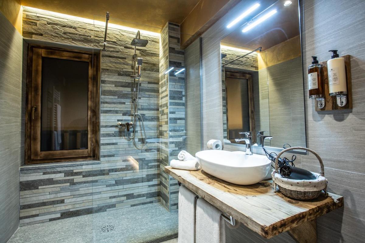 Alpine Rooms Guesthouse Breuil-Cervinia Bagian luar foto