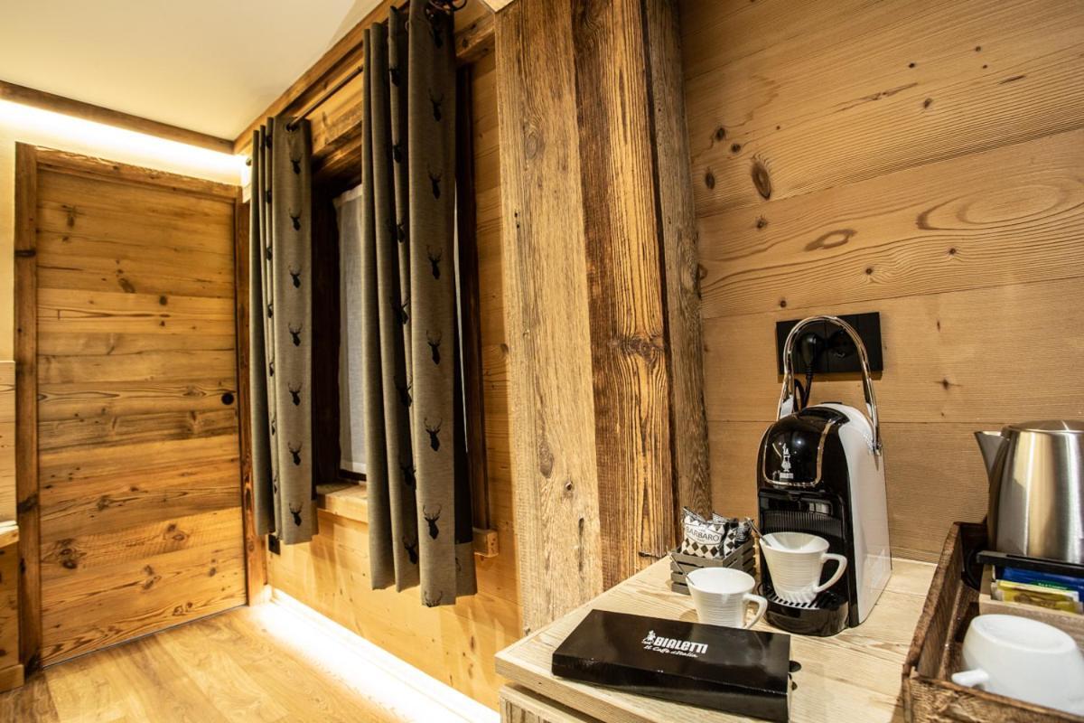 Alpine Rooms Guesthouse Breuil-Cervinia Bagian luar foto